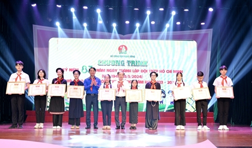Trao Giải thưởng Kim Đồng tặng 125 đội viên và chỉ huy Đội tiêu biểu